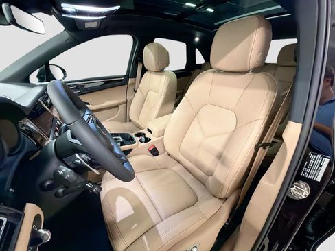 New 2026 Porsche Macan AWD/4WD image 5