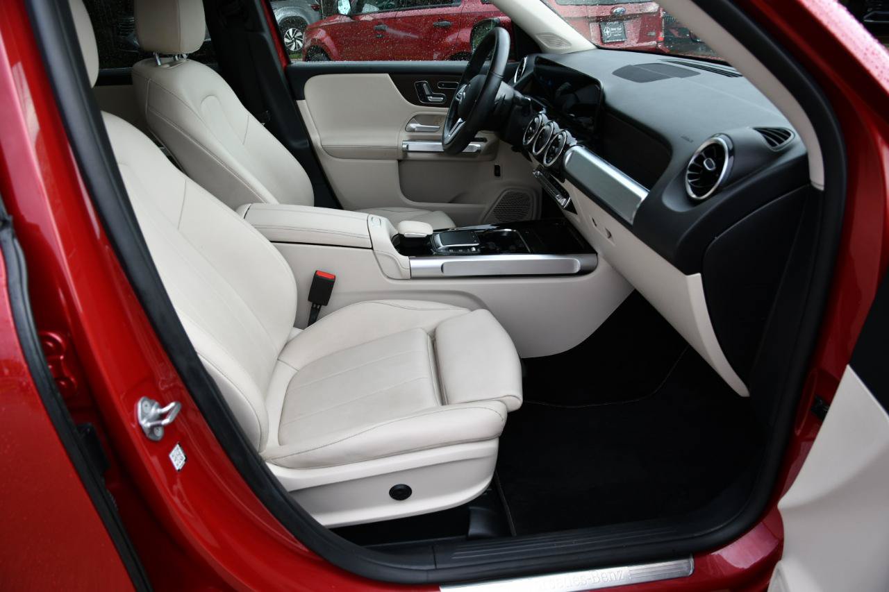 Used 2022 Mercedes-Benz GLB 250 w/ Premium Package image 35