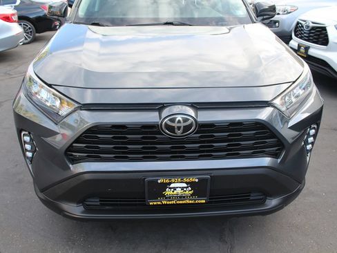 Used 2019 Toyota RAV4 LE w/ Carpet Mat Package FWD image 9