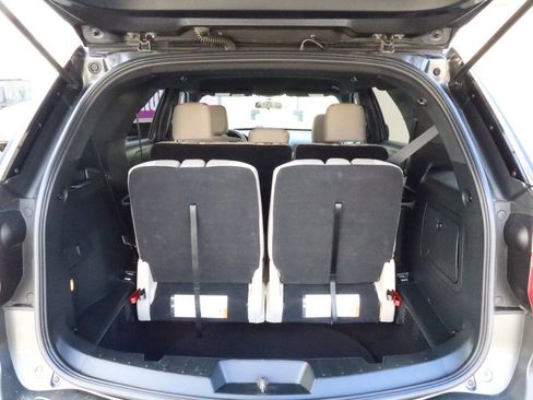 Used 2018 Ford Explorer XLT image 6