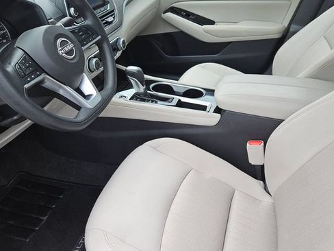 Used 2023 Nissan Altima 2.5 SV FWD image 11
