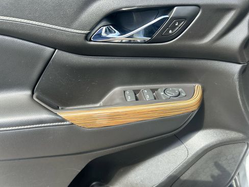 Used 2020 GMC Acadia SLE FWD image 10