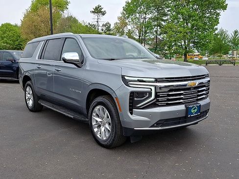 Certified 2025 Chevrolet Suburban Premier w/ Sun And Tow Package AWD/4WD image 5