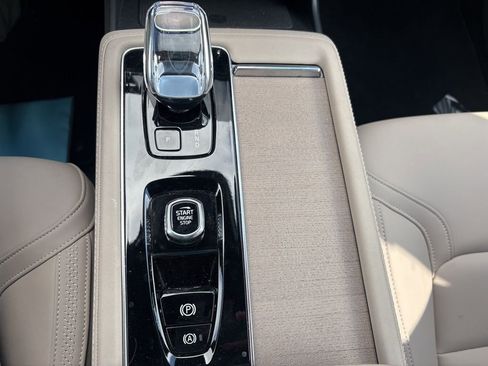 Used 2025 Volvo XC90 B6 Plus image 23
