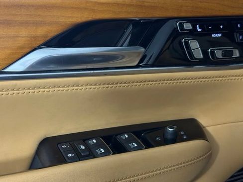 Used 2022 Jeep Grand Wagoneer Series III w/ Rear Seat Video Group 1 AWD/4WD image 29