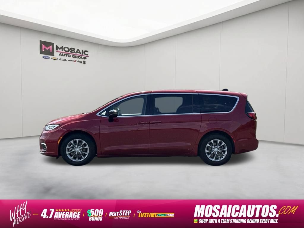 Used 2026 Chrysler Pacifica Limited FWD image 4