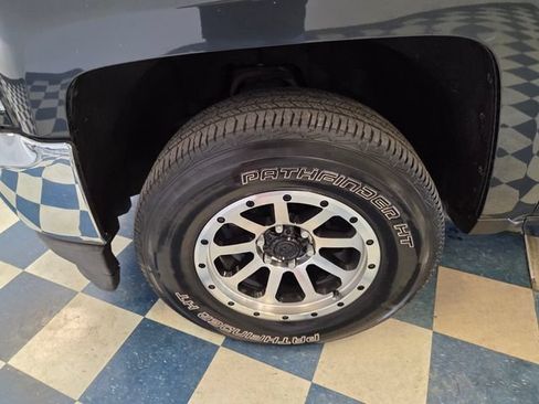 Used 2018 Chevrolet Silverado 1500 LT w/ LT Eassist Package RWD image 10
