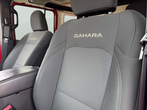 Used 2019 Jeep Wrangler Unlimited Sahara AWD/4WD image 15