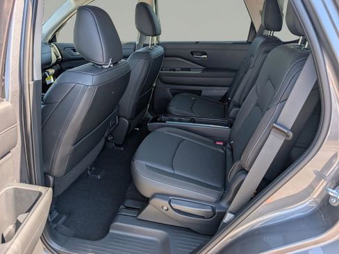 New 2026 Nissan Pathfinder SL image 15