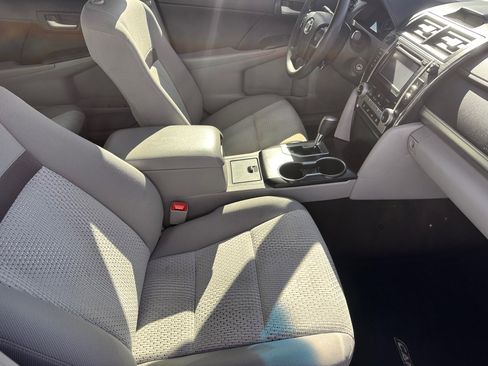 Used 2014 Toyota Camry LE image 9