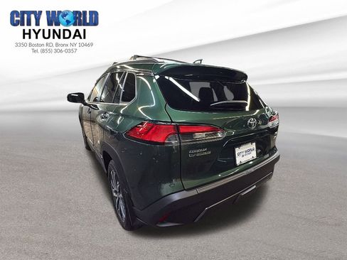 Used 2024 Toyota Corolla Cross XLE w/ Convenience Package image 3