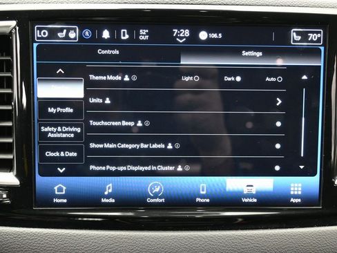 Used 2024 Chrysler Pacifica Touring-L image 26