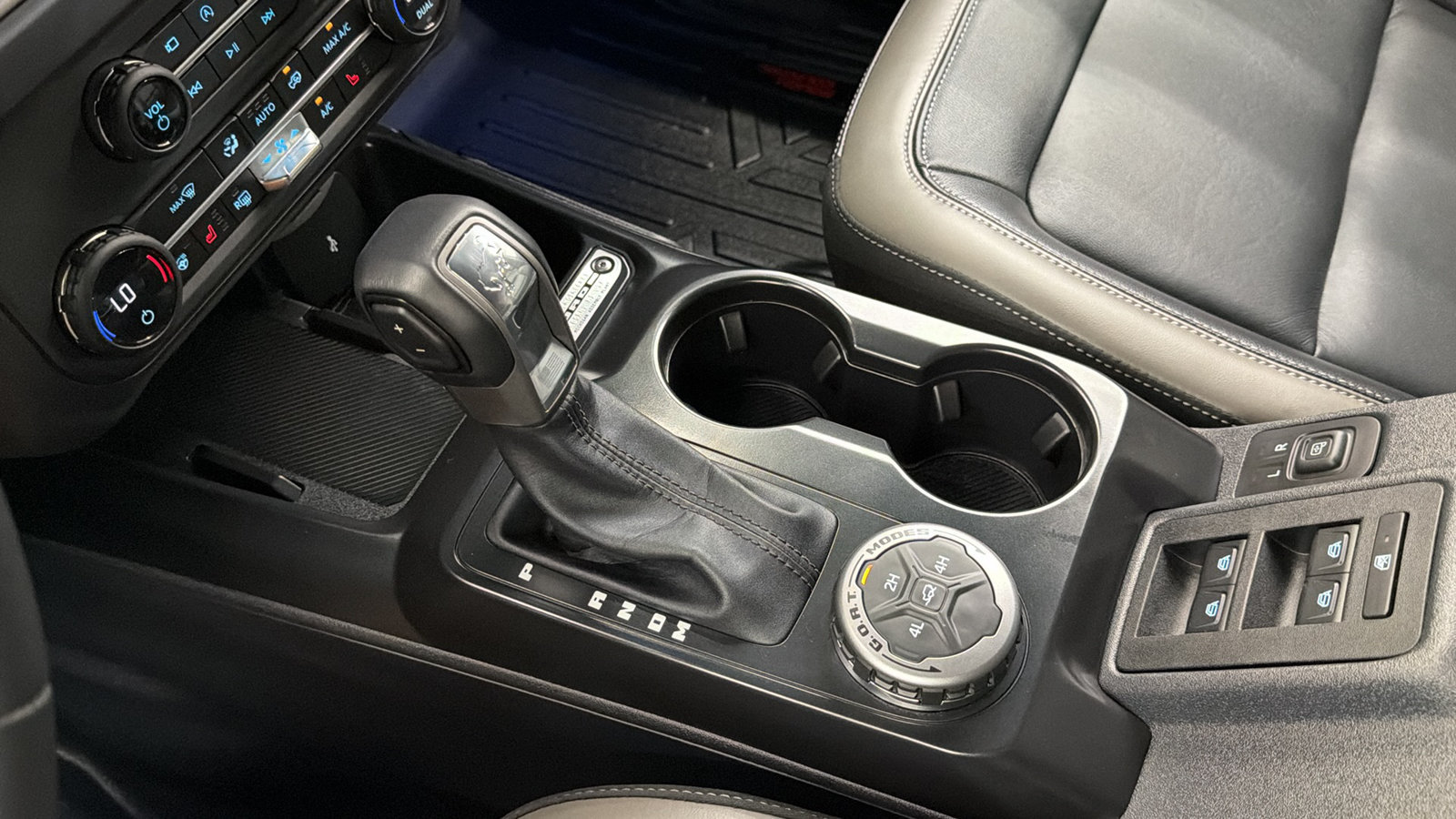 Used 2025 Ford Bronco Outer Banks AWD/4WD image 24