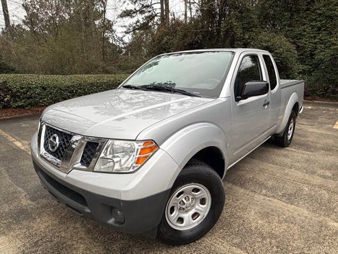 Used 2019 Nissan Frontier S image 2