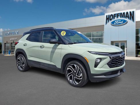Used 2024 Chevrolet TrailBlazer RS w/ Driver Confidence Package AWD/4WD image 1