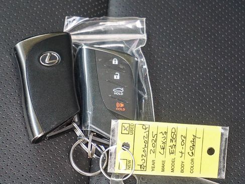 Used 2025 Lexus ES 350 w/ Accessory Package (Z2) FWD image 30