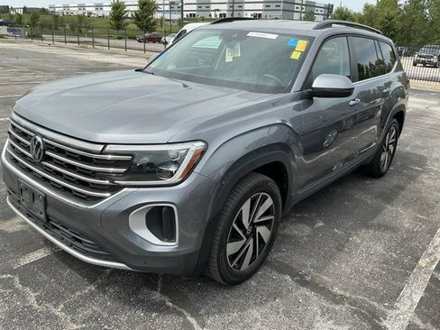 Used 2025 Volkswagen Atlas SE AWD/4WD image 15