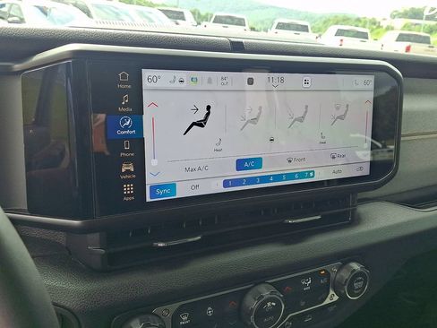 Used 2024 Jeep Wrangler Unlimited AWD/4WD image 17
