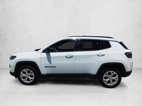 Used 2024 Jeep Compass Latitude AWD/4WD image 8