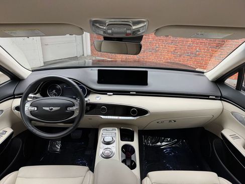 Used 2025 Genesis GV70 2.5T AWD/4WD image 12