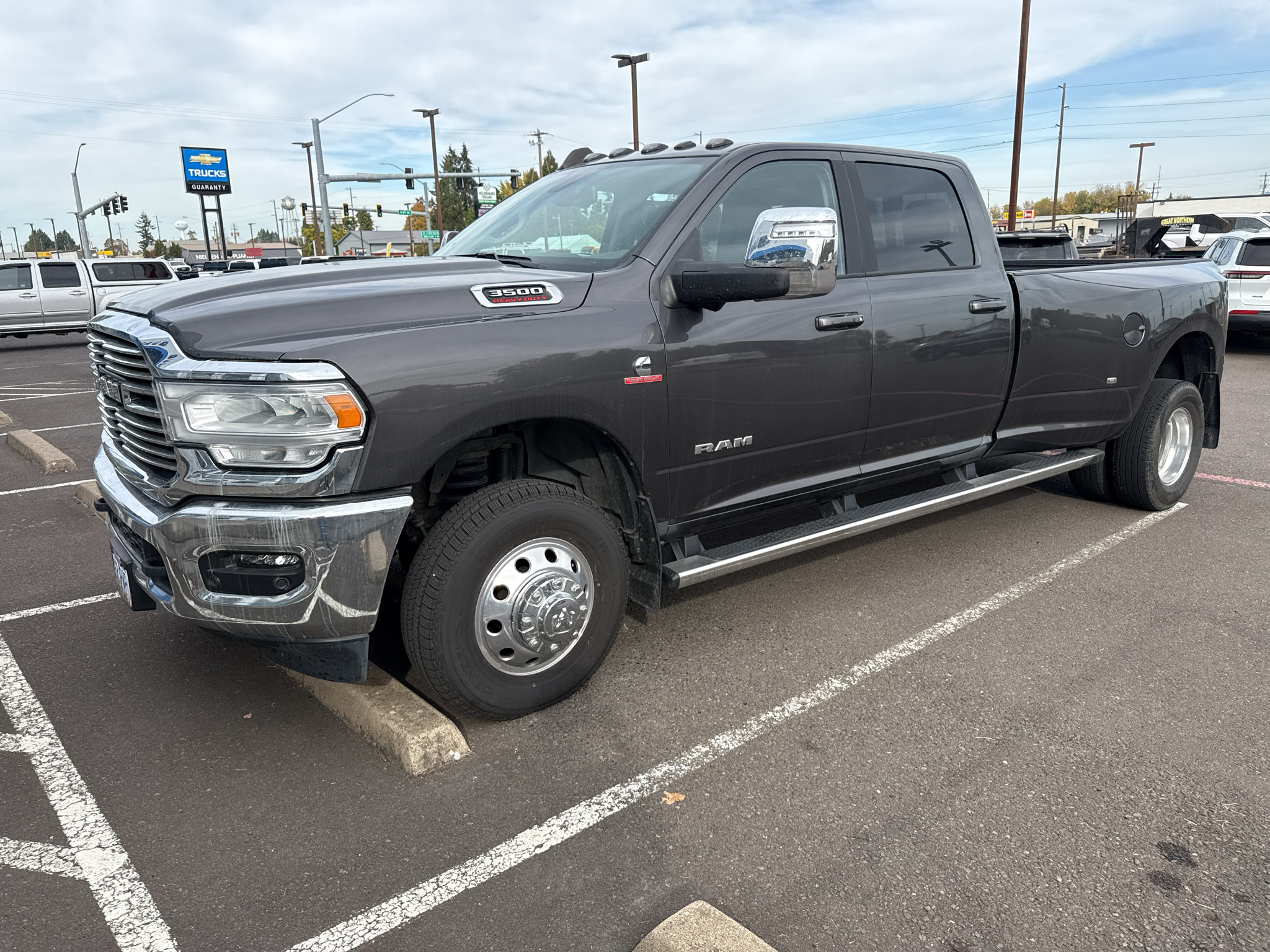 Used 2024 RAM 3500 Laramie AWD/4WD image 2
