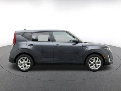 Used 2025 Kia Soul LX w/ LX Technology Package FWD image 10
