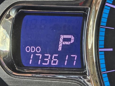 Used 2013 Toyota Sienna XLE image 32