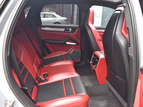 Used 2021 Porsche Cayenne Turbo image 40