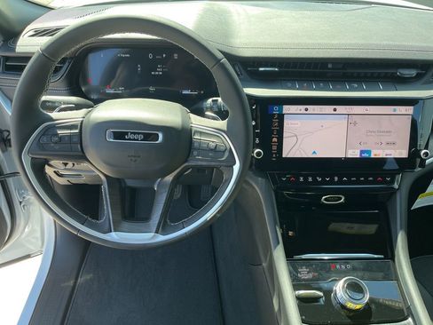 New 2026 Jeep Grand Cherokee Altitude image 7