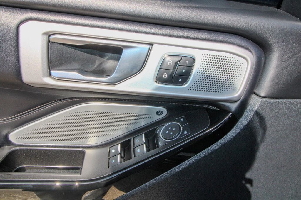 Used 2021 Ford Explorer Platinum w/ Equipment Group 601A AWD/4WD image 16
