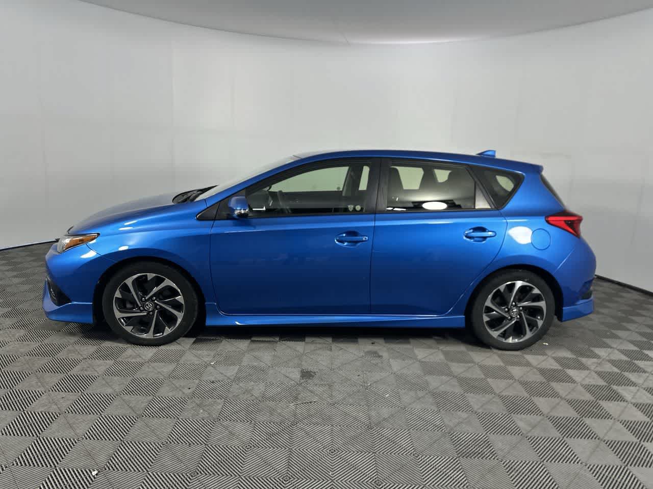 Used 2017 Toyota Corolla iM w/ All-Weather Mat Package FWD image 5
