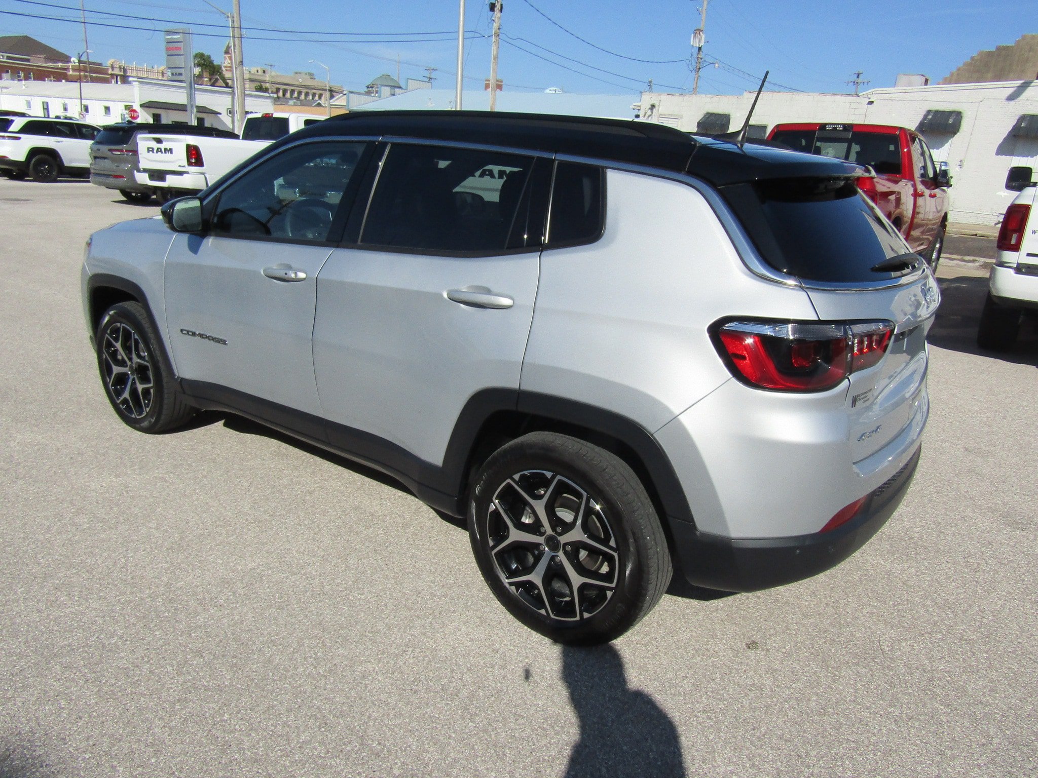 Used 2025 Jeep Compass Limited AWD/4WD image 5