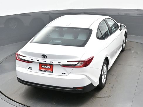 Used 2025 Toyota Camry LE w/ Convenience Package image 38