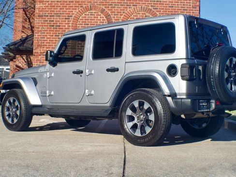 Used 2018 Jeep Wrangler Unlimited Sahara image 7