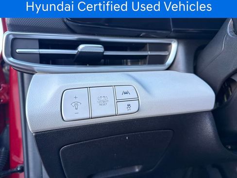 Certified 2023 Hyundai Elantra Limited w/ Preferred Accessory Package image 28