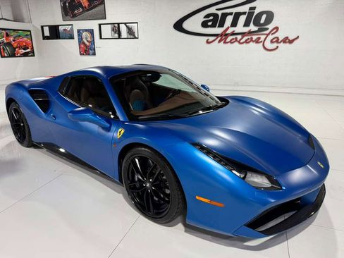 Used 2018 Ferrari 488 Spider image 9