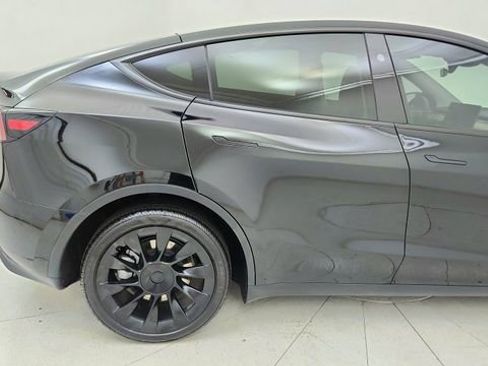 Used 2024 Tesla Model Y Long Range image 12