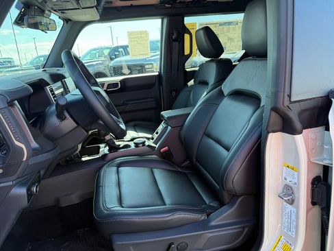 New 2025 Ford Bronco Badlands image 4