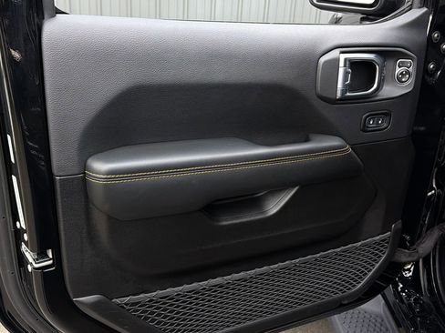 Used 2025 Jeep Wrangler Unlimited Sahara image 25