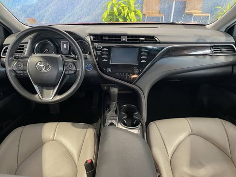 Used 2019 Toyota Camry LE FWD image 11
