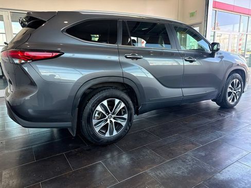 Used 2023 Toyota Highlander XLE FWD image 10