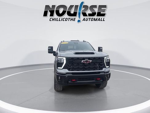 Used 2024 Chevrolet Silverado 2500 ZR2 w/ Technology Package image 3