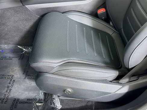 Used 2024 Mercedes-Benz GLC 300 4MATIC w/ AMG Line image 19