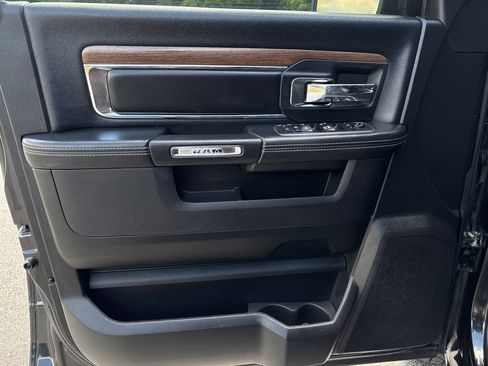 Used 2017 RAM 1500 Laramie w/ Convenience Group AWD/4WD image 11