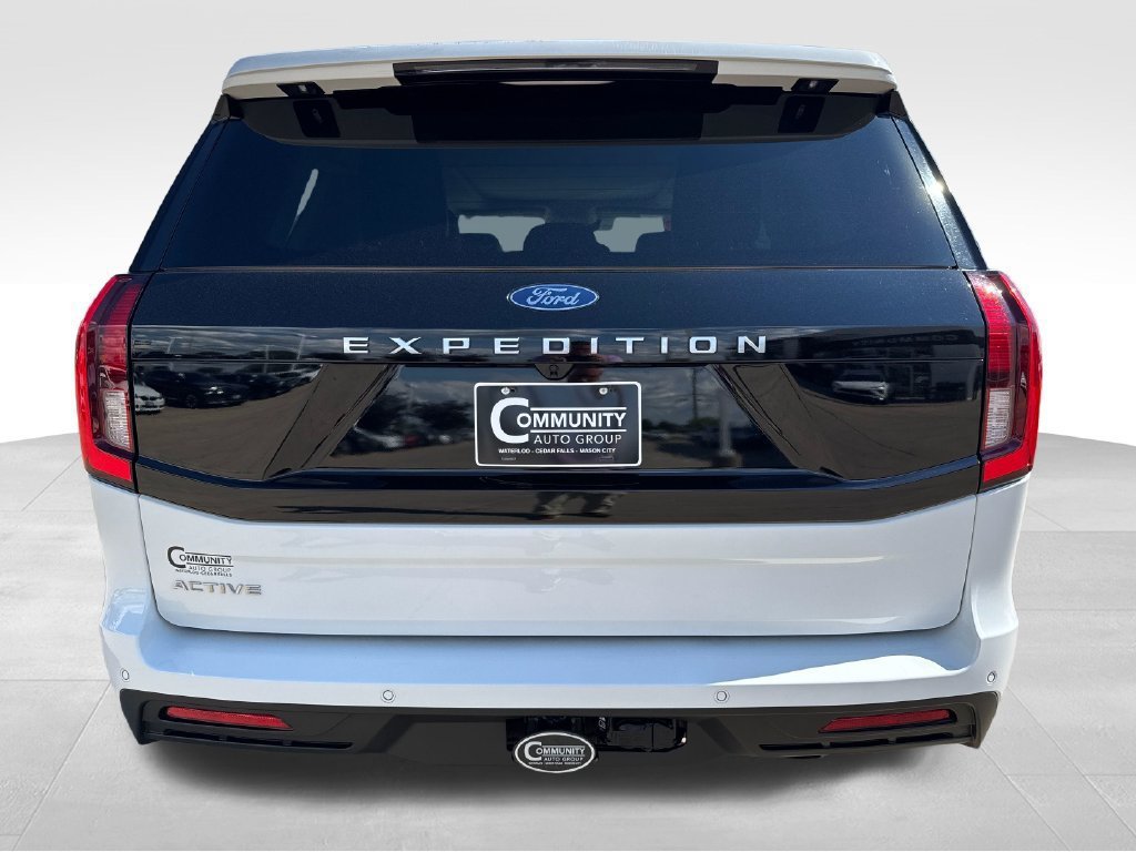 Used 2025 Ford Expedition Active AWD/4WD image 4