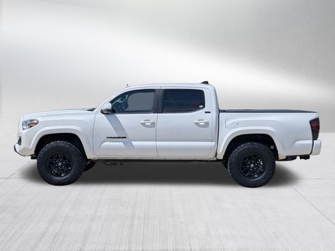 Used 2020 Toyota Tacoma SR5 AWD/4WD image 3