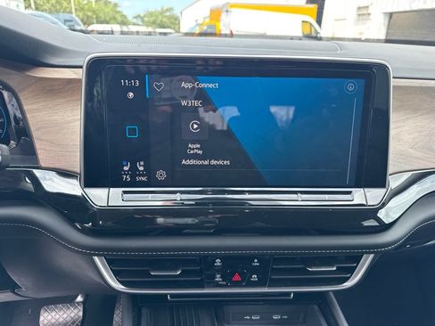 Used 2026 Volkswagen Atlas SE FWD image 12