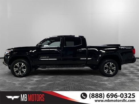 Used 2017 Toyota Tacoma TRD Sport image 8