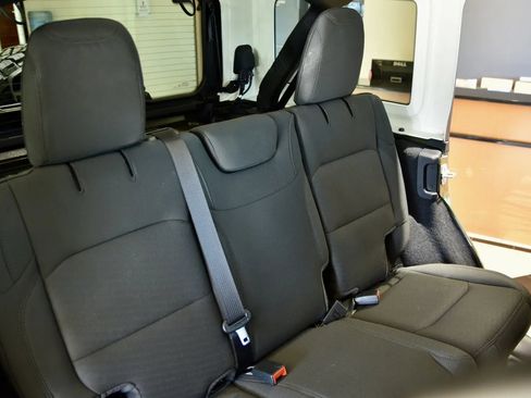 Used 2023 Jeep Wrangler Unlimited Sahara w/ Cold Weather Group AWD/4WD image 25