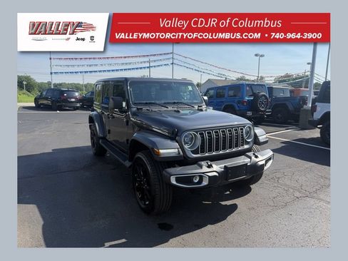 Used 2025 Jeep Wrangler Unlimited Sahara AWD/4WD image 1